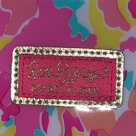 Lilly Pulitzer X Estée Lauder Pink Makeup Bag - Picture 3 of 13